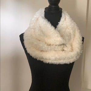 Gabriella by La Fiorentina Faux Fur Ivory  Infinity Scarf
